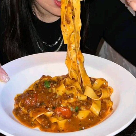 Meet your Posher, Layal - Picture 16 of 16